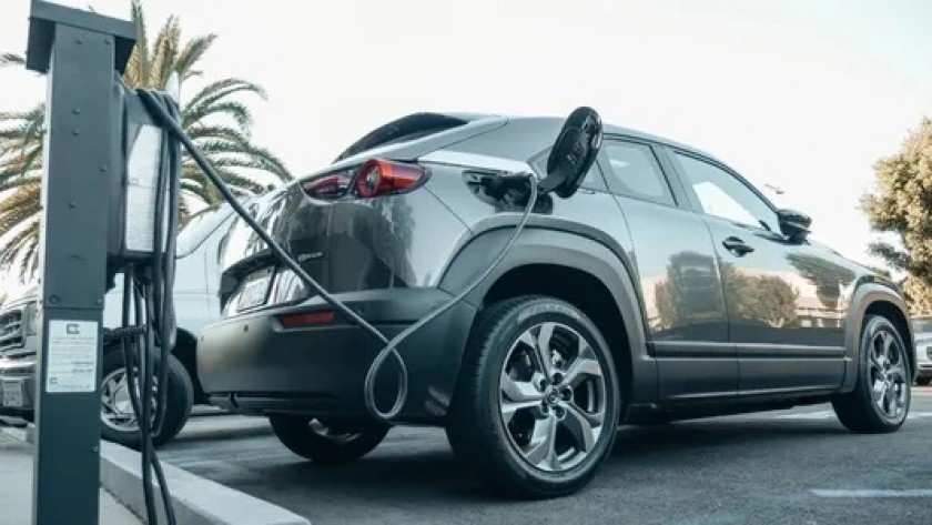 Nación abre la importación sin arancel de 50 mil autos eléctricos e híbridos para 2026