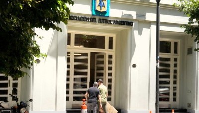 País