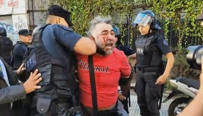 País