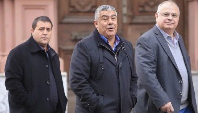 País